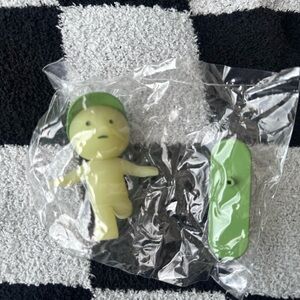 Smiski “Sunday Series” skateboarding